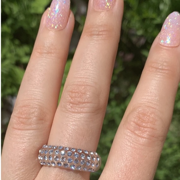 Acrylic Crystal Ring Embellished With Genuine “Crystal Stone Elements” New! - Picture 7 of 14